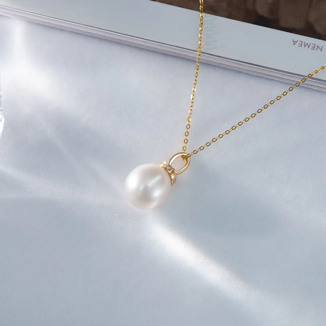 18K Solid Gold Diamond Saltwater Pearl Necklace KN00206