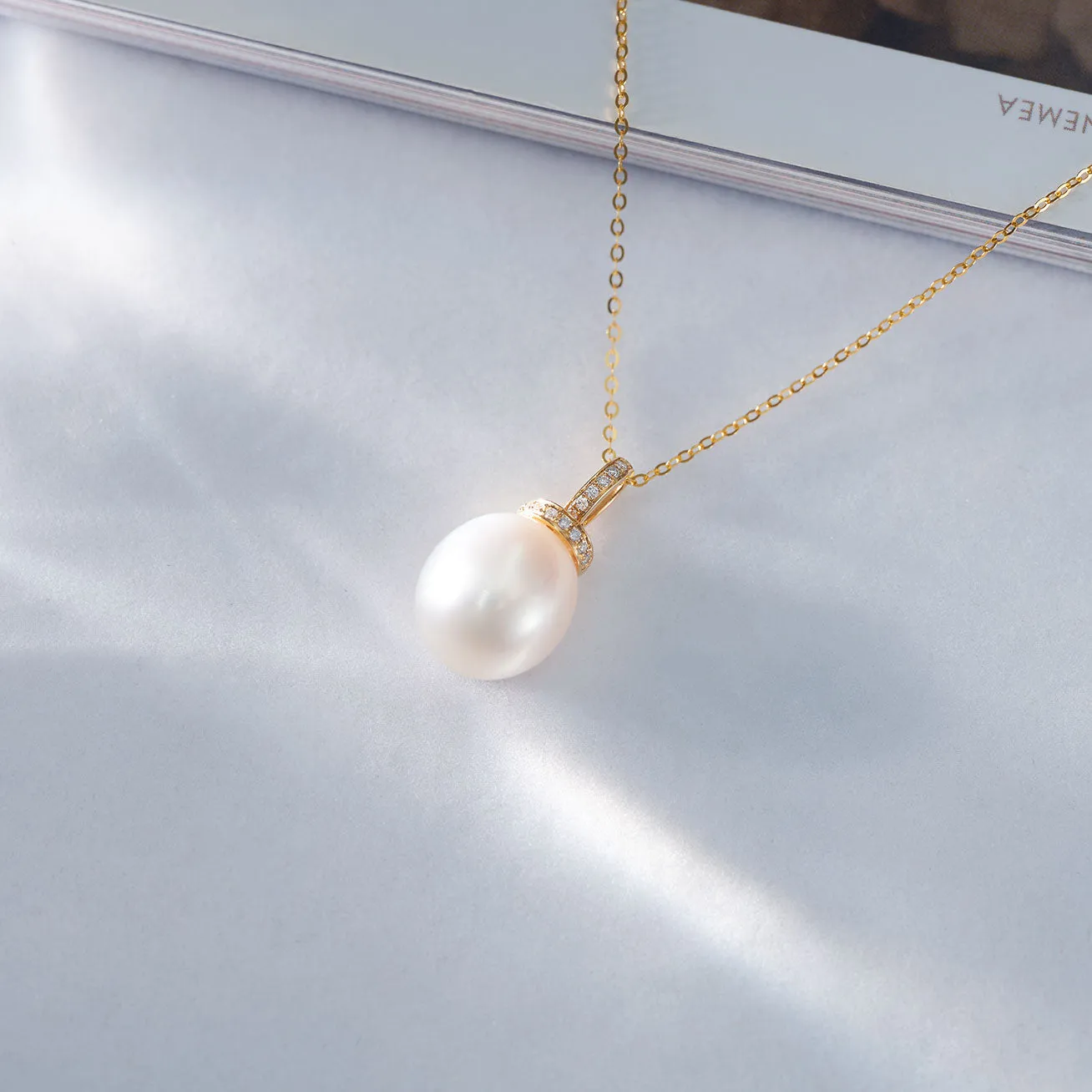 18K Solid Gold Diamond Saltwater Pearl Necklace KN00206