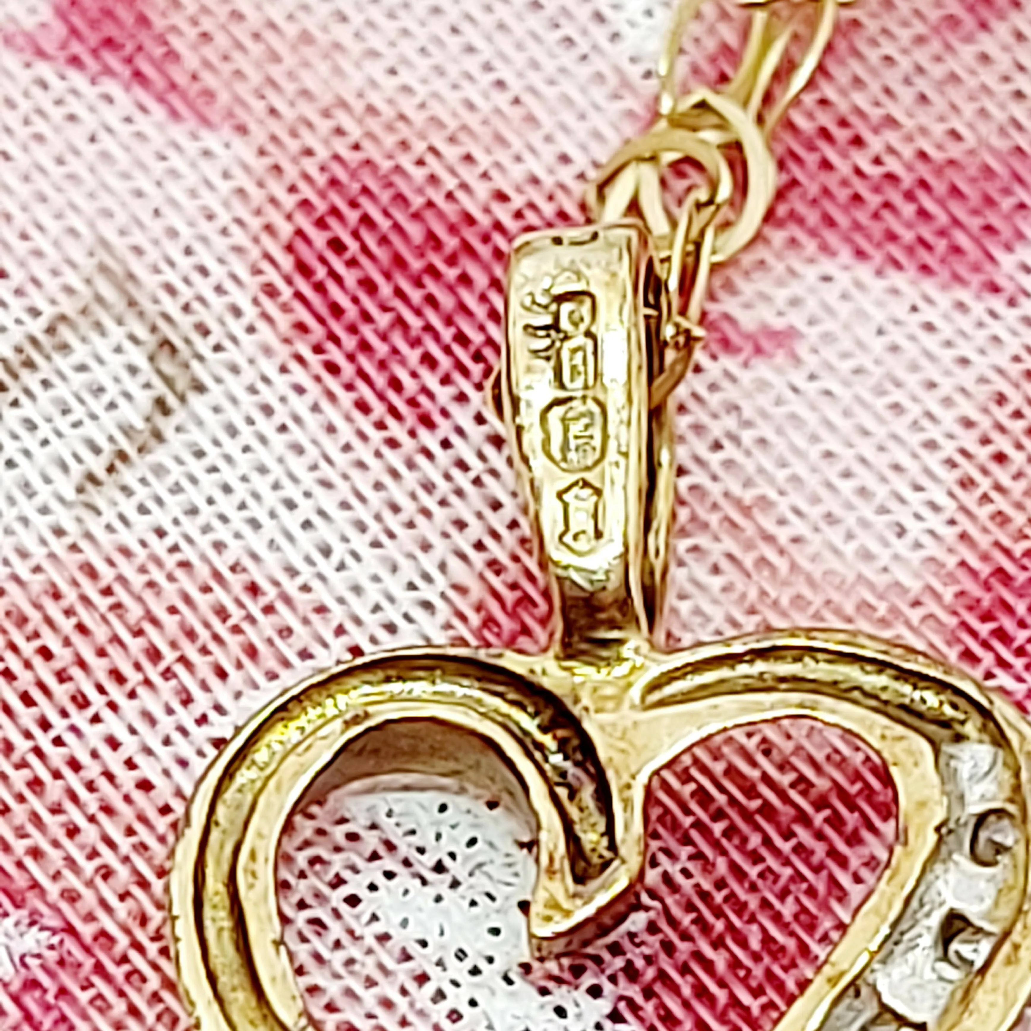 9ct Gold & Diamond Heart Pendant & Chain