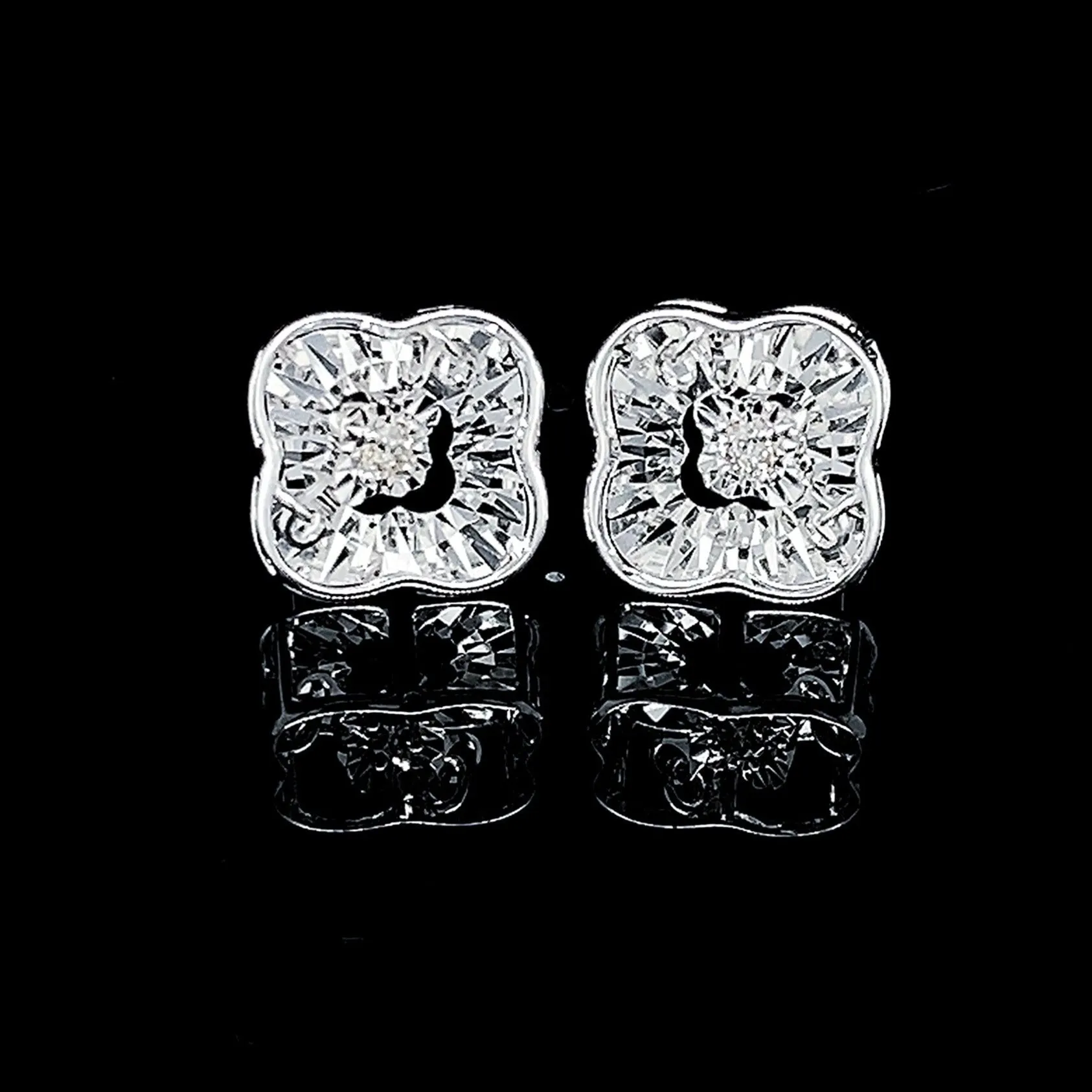 Floral Clover Dancing Stud Diamond Earrings 18kt