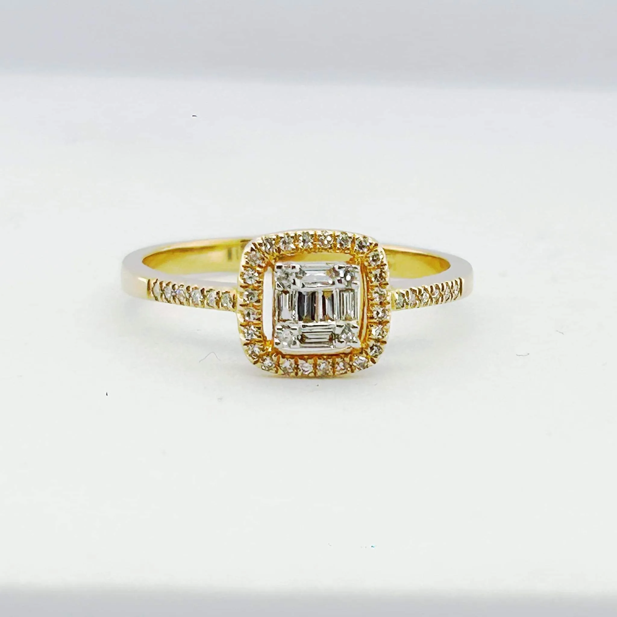 Golden Dainty Classic Cushion Diamond Ring 14kt