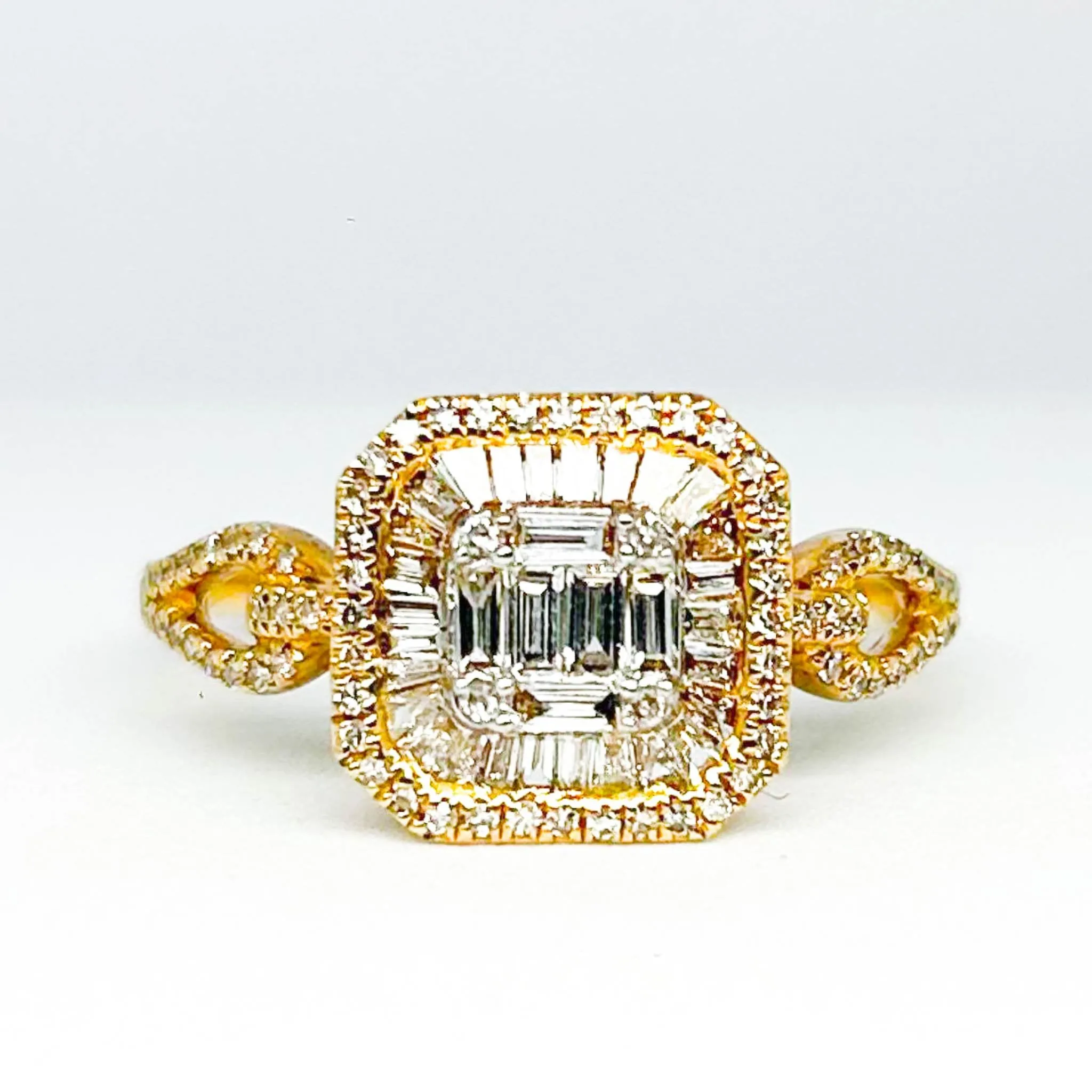 Golden Square Diamond Ring 14kt