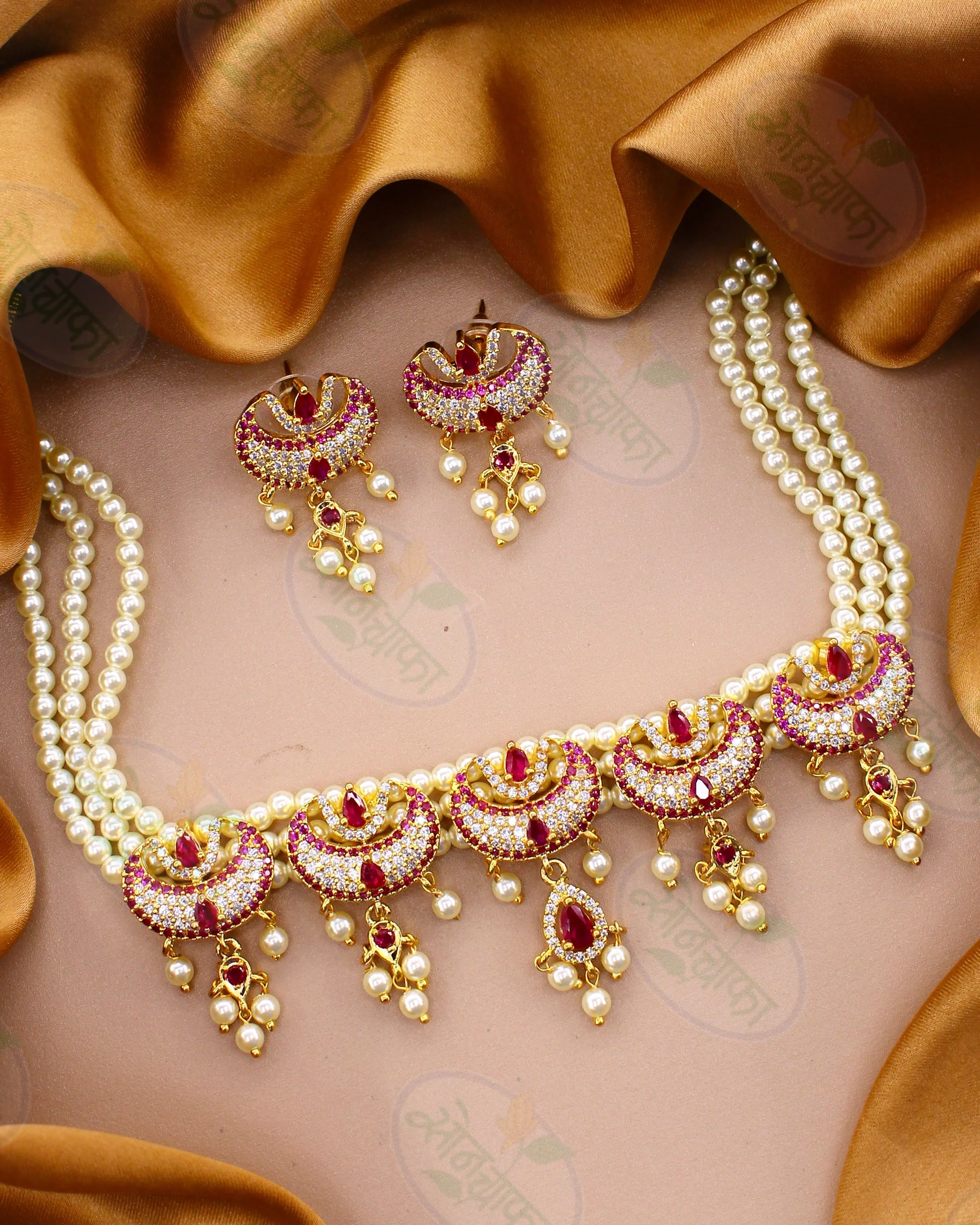 GRACEFUL GLOW PEARL NECKLACE