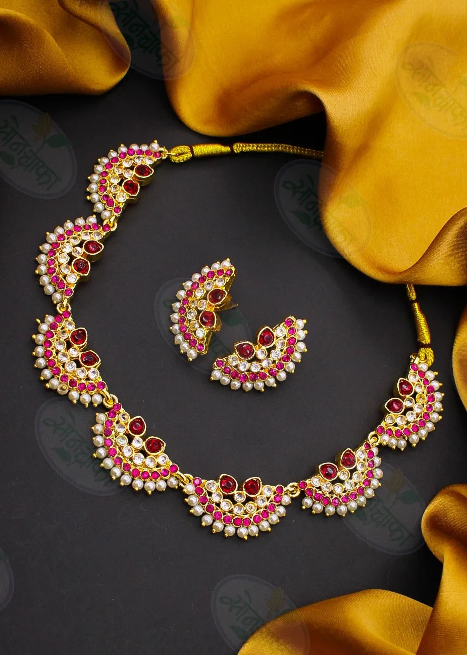 GRACEFUL MOTI NECKLACE