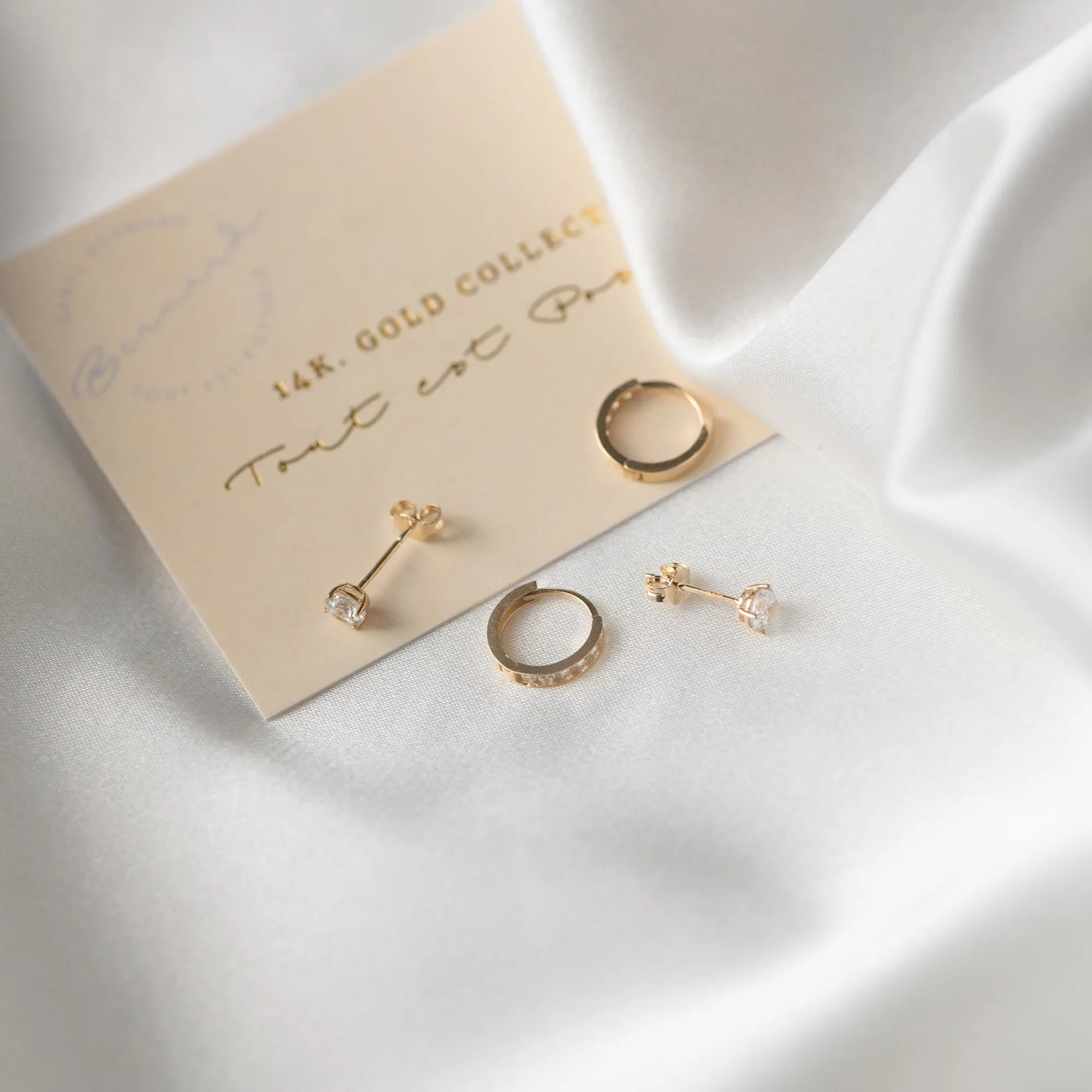 Le Marais Lourdes 14 karat gold ear studs with zirconia stone