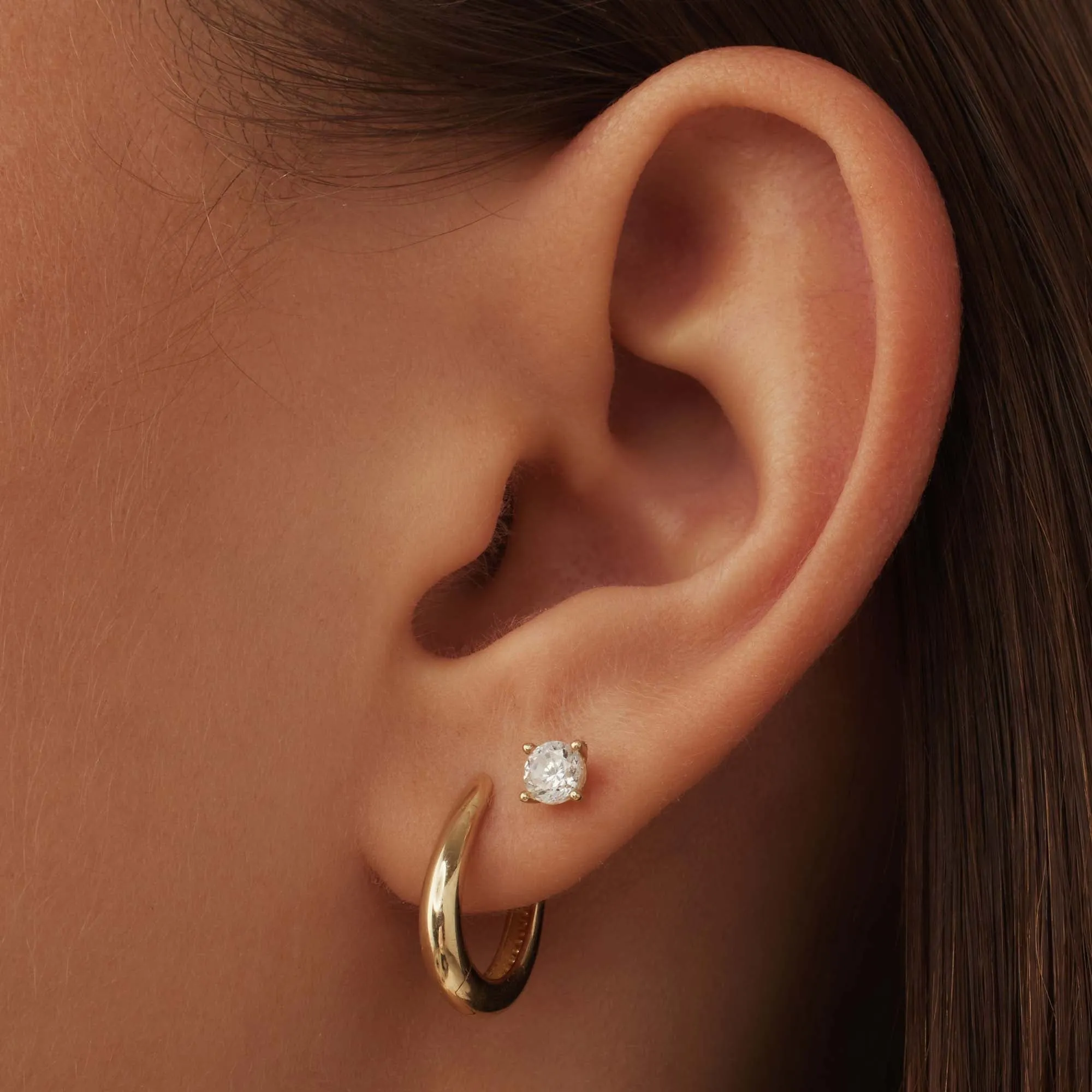 Le Marais Lourdes 14 karat gold ear studs with zirconia stone