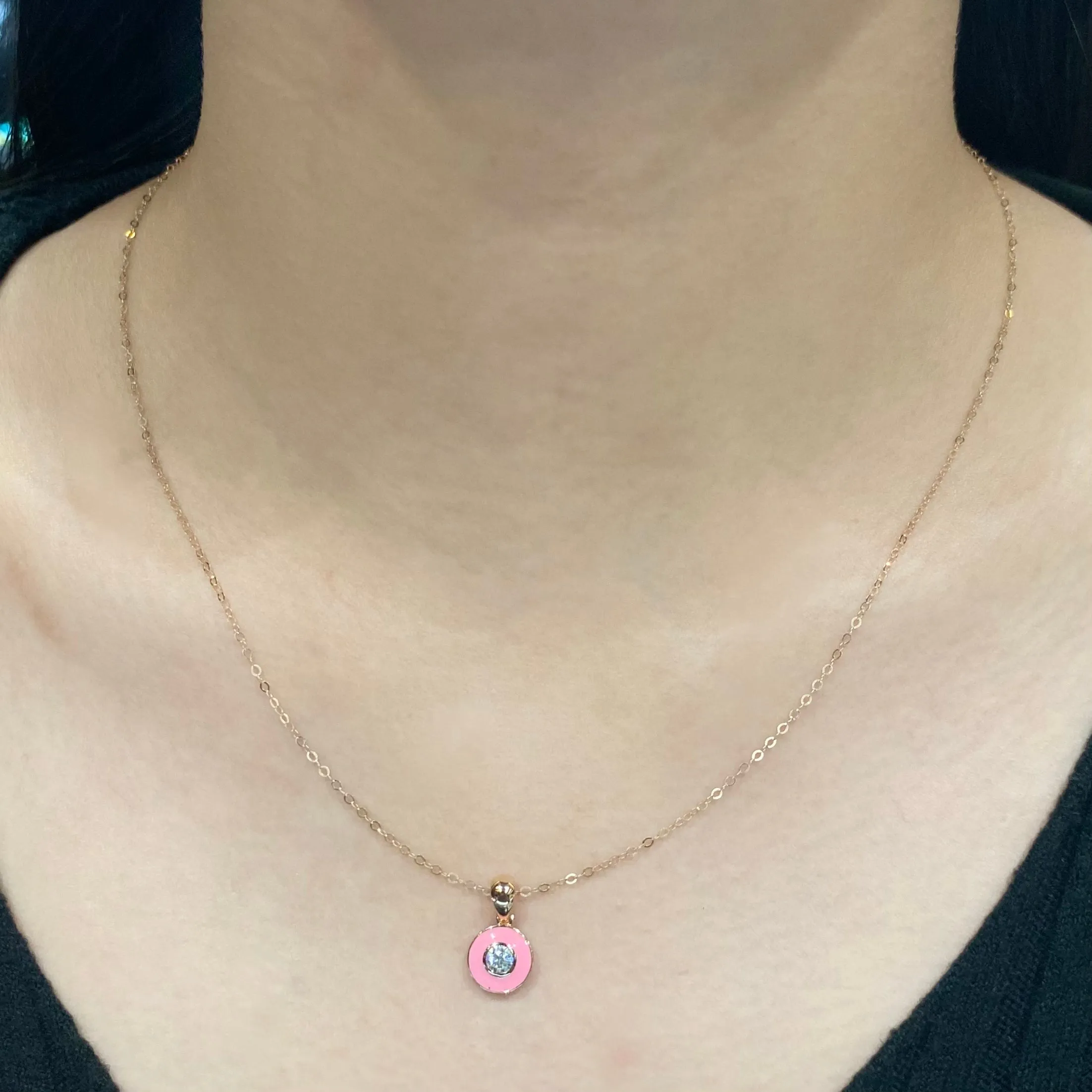 #LVNA2024 | 0.30ct Rose Classic Round Pink Enamel Diamond Necklace 18kt