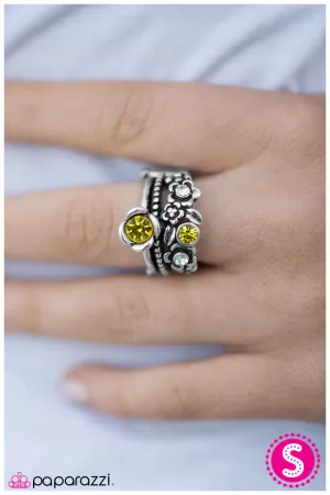 Paparazzi Ring ~ Oh, This Old Thing? - Yellow