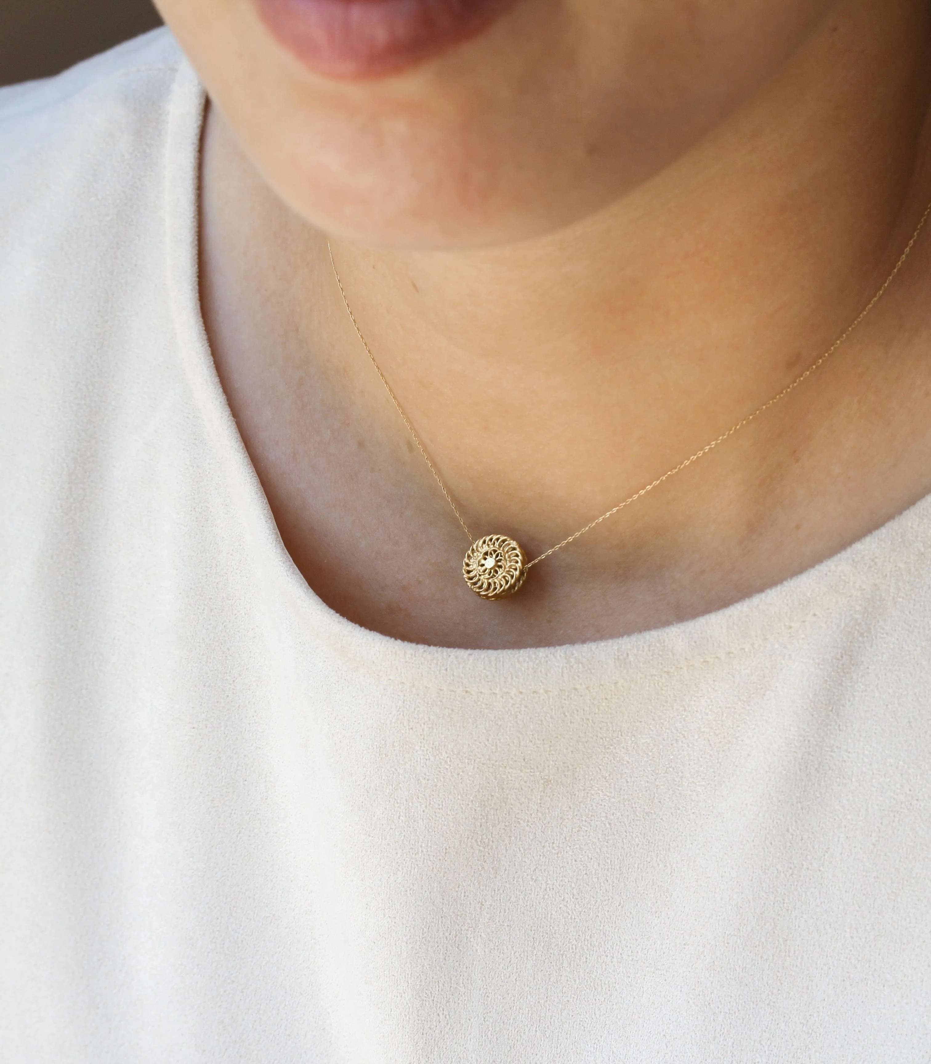 The Padumna Minimalist Chain Pendant Necklace In Gold Filigree