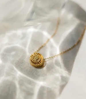 The Padumna Minimalist Chain Pendant Necklace In Gold Filigree